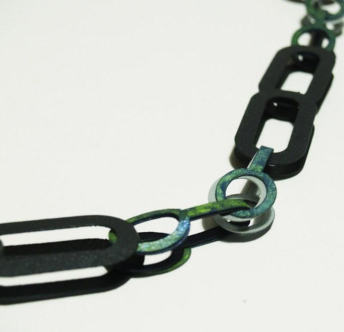 full_Necklace_Link_mixed_2U_green_detail_2_web
