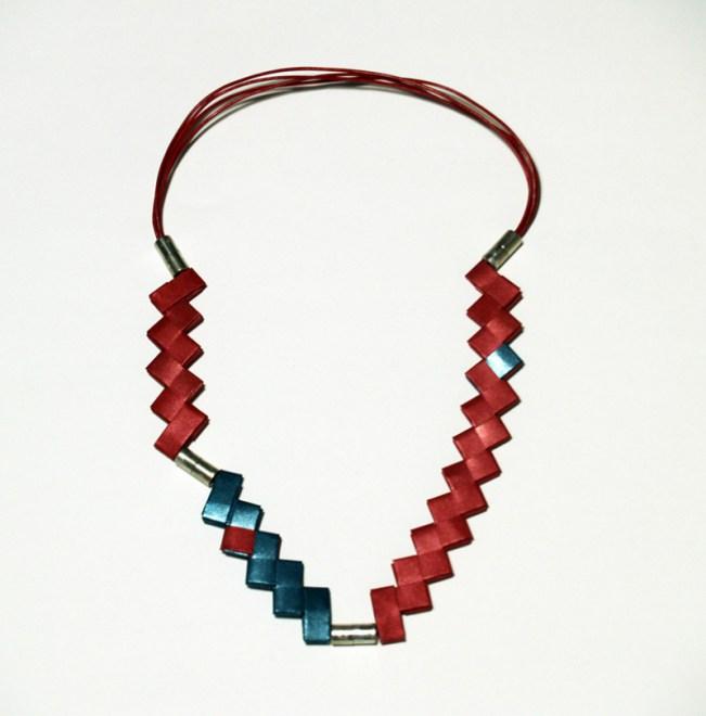 full_Necklace_Zig_zag_red_green_web